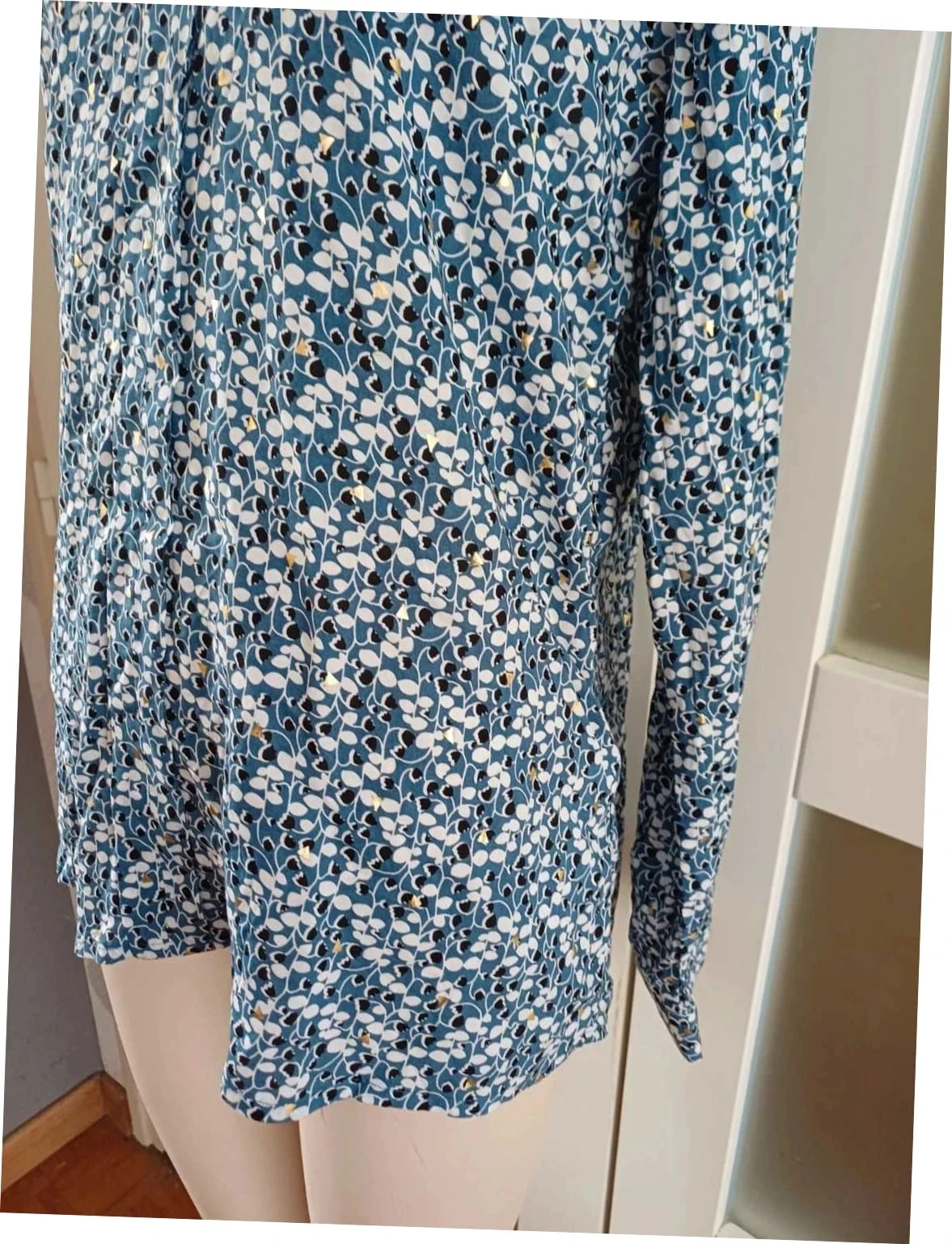 Blusa fluida Bonobo Instinct - Diseño Muguet Azul & Dorado - NUEVA L – photo 3